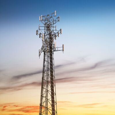Menara Telekomunikasi Baja Hemat Biaya Sudut 3 Kaki Biaya Pemasangan Rendah Umur Panjang