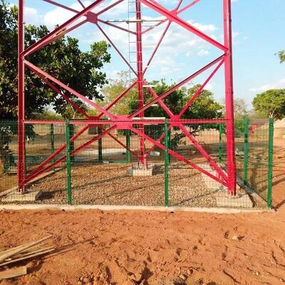 Menara Sel Kecil Kompak Sudut 3 Kaki Terintegrasi Dengan Catu Daya Untuk Jaringan Edge 5G