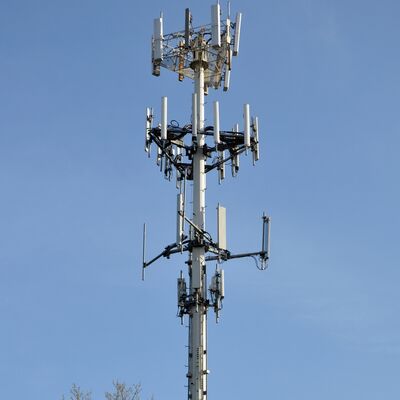 13 22 30 Meter Platform Terintegrasi Menara Komunikasi Monopole Untuk Kompleks Rumah Sakit