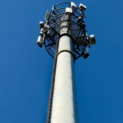 Menara Telekomunikasi Monopole Kelas Industri 20m-40m dengan Tangga Panjat Internal dan Platform Pemeliharaan untuk Stasiun Pangkalan Kota Cerdas Perkotaan