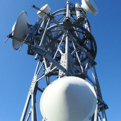 Hot Dip Galvanized Self-Supporting Radio Tower 5km Wifi GSM Telepon Satelit Menara Radio Microwave