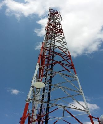 30 40 50 Meter Radio 3 Kaki Menara Baja Sudut Jaringan 5G Galvanized Menara Komunikasi Mikrowave