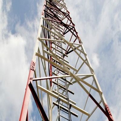 5km 10km 20km Wifi Transmitter dan Receiver Angular Lattice Steel Towers Dukungan nirkabel gelombang mikro