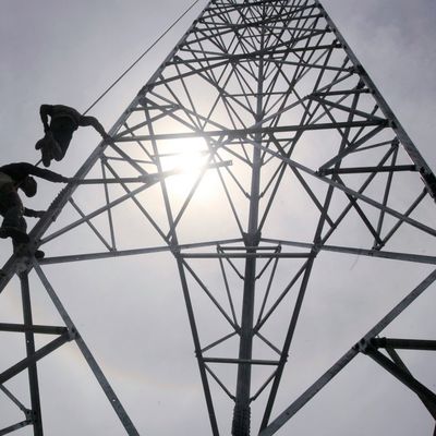 Self-supporting Internet 5G Telekomunikasi Antenna 3 Kaki Angular Steel Tower