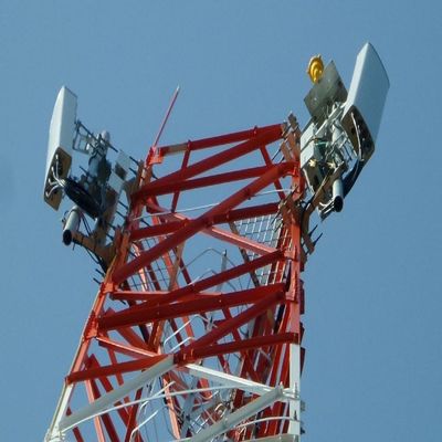 Televisi satelit Sinyal gelombang mikro Radio Struktur baja Menara Komunikasi nirkabel Mast 3 kaki Menara baja sudut