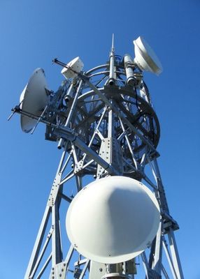 Desain Profesional Menara Antenna Segitiga Radome Material Telecom Jati Menara Baja