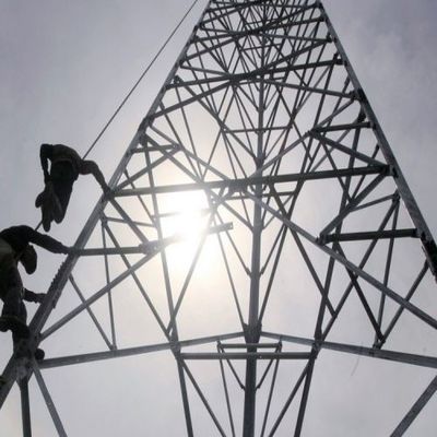 Q255B Q355B Q420B Desain 3 kaki menara baja sudut Menara telekomunikasi