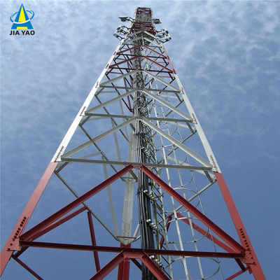 Tiga kaki berdiri bebas kisi menara 60 derajat sudut baja telekomunikasi baja galvanis menara
