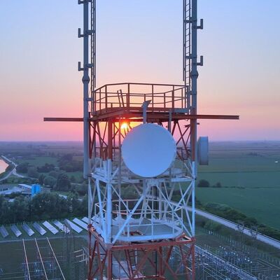 Menara baja Menara Baja Sudut Berkaki 4 dirancang untuk telekomunikasi dengan konstruksi kokoh dan sesuai dengan kode desain internasional