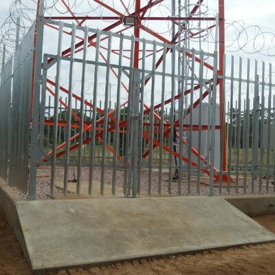 Menara baja Menara Baja Sudut Berkaki 4 dirancang untuk telekomunikasi dengan konstruksi kokoh dan sesuai dengan kode desain internasional