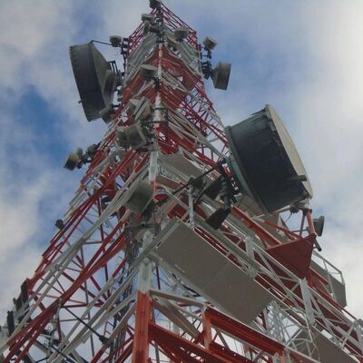Menara baja Menara Baja Sudut Berkaki 4 dirancang untuk telekomunikasi dengan konstruksi kokoh dan sesuai dengan kode desain internasional
