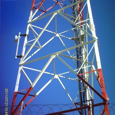 Menara Baja Angular 3 Kaki Menara Komunikasi Wireless Segitiga dengan Kelas Baja Struktural Termasuk Seri ASTM A36