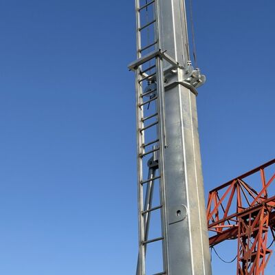Monopole Telescopic Tower 15-25M Galvanized Steel Truck Dipasang Antenna Komunikasi 40M/S Windproof ISO Certified