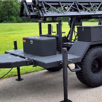 Telescopic Lattice Tower 15-30M Galvanized Steel Truck dipasang Komunikasi Antenna 40M/S tahan angin