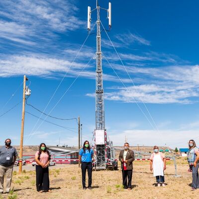 Telescopic Lattice Tower 15-30M Galvanized Steel Truck dipasang Komunikasi Antenna 40M/S tahan angin