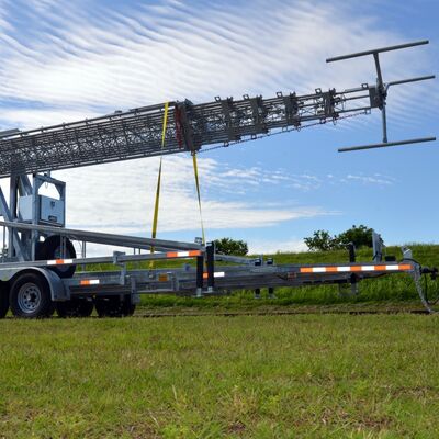 Telescopic Lattice Tower 15-30M Galvanized Steel Truck dipasang Komunikasi Antenna 40M/S tahan angin