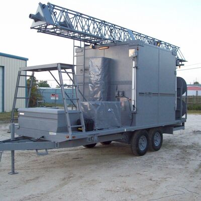 24m 25m 30m Mobil Truk Trailer Dipasang Pencahayaan Tubular Cell On Wheels Telescopic Lattice Antenna Komunikasi Menara Mast