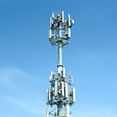 Struktur telekomunikasi Monopole Tower yang terdiri dari baja tahan tinggi dan baja ringan yang memenuhi standar GB T dan EN 10025