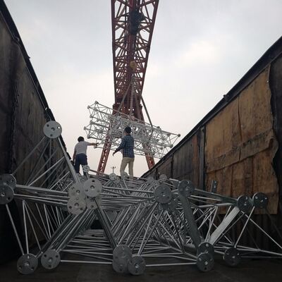 Steel Guyed Wire Tower dirancang dengan baja ringan dan pilihan baja tarik tinggi untuk memenuhi berbagai persyaratan teknik