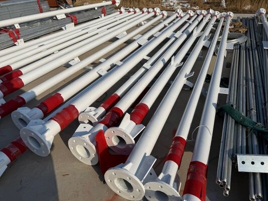 17 25 33M Tiang Komunikasi Gelombang Mikro Baja Galvanis Tubular 3 Kaki Perawatan Rendah Luar Ruangan 5G 4G