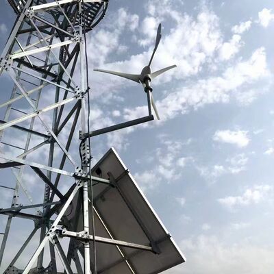 Menara Antena Energi Surya Dengan Penyimpanan Energi Tiang Galvanis Pendukung Mandiri 20 30 40M 4G 5G