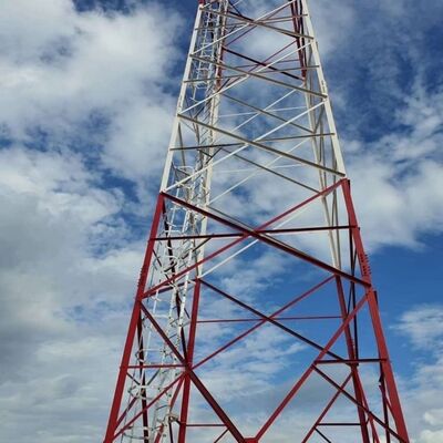 Menara Antena Panel Surya Darurat Hot Dip Galvanis 18 28 38M 5G 4G Menara Telekomunikasi Bantuan Bencana