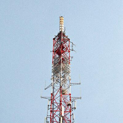 35M tahan cuaca 3 kaki menara baja tabung dirancang untuk telekomunikasi gelombang mikro pengamatan dan pemantauan instalasi