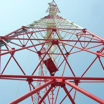Menara Baja Tubular Berkaki 3 yang Kuat Cocok untuk Microwave 4G 5G dan Sistem Keamanan dengan Konstruksi Baja Tarik Tinggi
