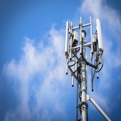 Menara Komunikasi Sel Kecil Monopole 10M 20M Profil Rendah Dipasang di Atap Untuk Peningkatan Sinyal 5G