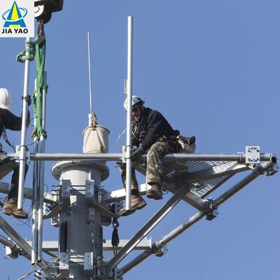 Menara Telekomunikasi Modular Monopole 27M Tahan Angin Tinggi Dirancang Daerah Padat Perkotaan Cakupan 5G Struktur Baja Galvanis Hot Dip