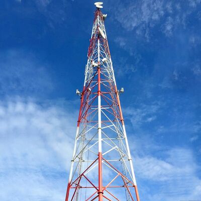42m 53m 65m 72Meter Koneksi Flange 3 Tabung Menara Telekomunikasi Untuk Pintu Masuk Stasiun