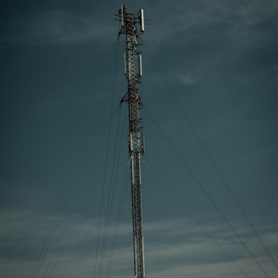 35M Q355 Steel Guyed Tower Light Foundation Untuk Cakupan Area Padang Rumput Yang Luas