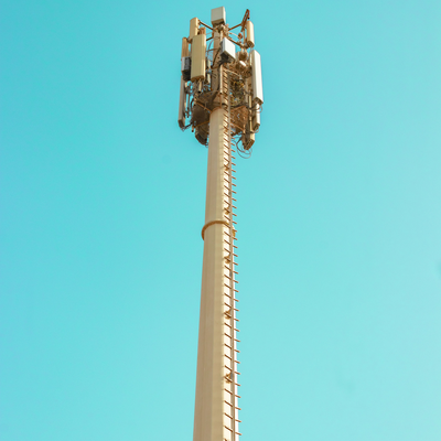 15M Hot Dip Galvanized Monopole Tower Internal Climber Untuk Distrik Komersial Pusat Kota