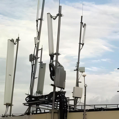Menara Monopole Atap Ringan 25M 30M 40m untuk Densifikasi Sel Kecil 5G Perkotaan dengan Jejak Basis Kecil dan Baja Galvanis